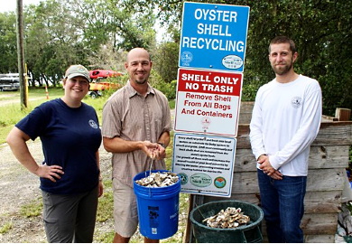 Una población saludable de ostiones depende de las conchas recicladas, las cuales son colectadas y utilizadas por el personal del SCDNR para reconstruir los arrecifes de ostiones de Carolina del Sur. (Foto: E. Weeks/SCDNR)