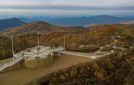 La Montaña Sassafras Mountain, el punto más alto de Carolina del Sur, en el otoño. (Foto SCDNR)