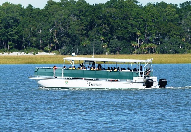 Students aboard the SCDNR's Educational Vessel (E/V) Discovery learn by using field sampling techniques and equipment that echo current research methods. [SCDNR photo]