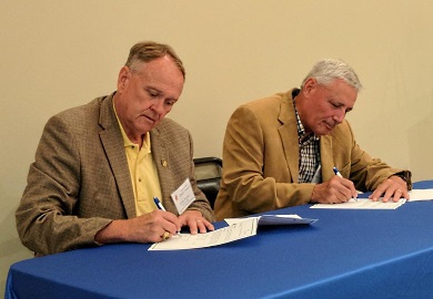 SCDNR Director Alvin Taylor and Tall Timbers Board Member Reggie Thackston, sign the agreement on behalf of their organizations. Photo courtesy of The S.C. Bobwhite Initiative SCDNR Director Alvin Taylor and Tall Timbers Board Member Reggie Thackston, sign the agreement on behalf of their organizations. Photo courtesy of The S.C. Bobwhite Initiative
